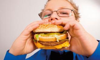 Obezita u dětí vzrůstá, mohou za to i dospělí