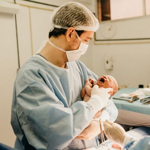 Průvodce porodnicemi a stavem českého porodnictví-tehotenstvi.cz
